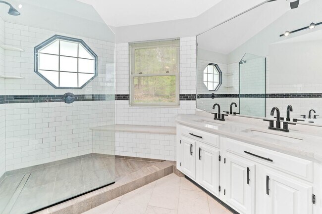 Foto del edificio - 4673 Shadyside Ln