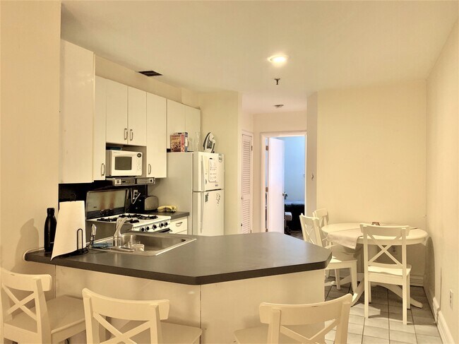 Foto del edificio - 129 Clinton St