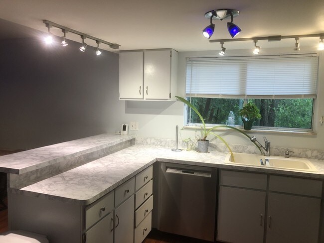 Foto del edificio - 246 Dunbarton Ct