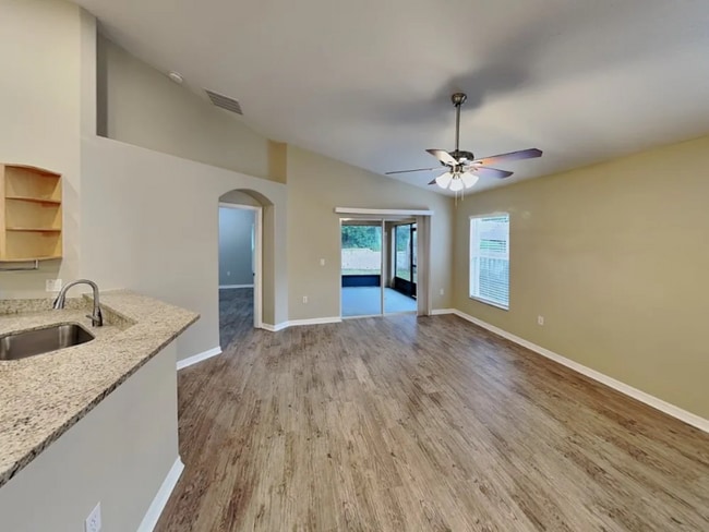 Building Photo - 15223 Lindera Dr