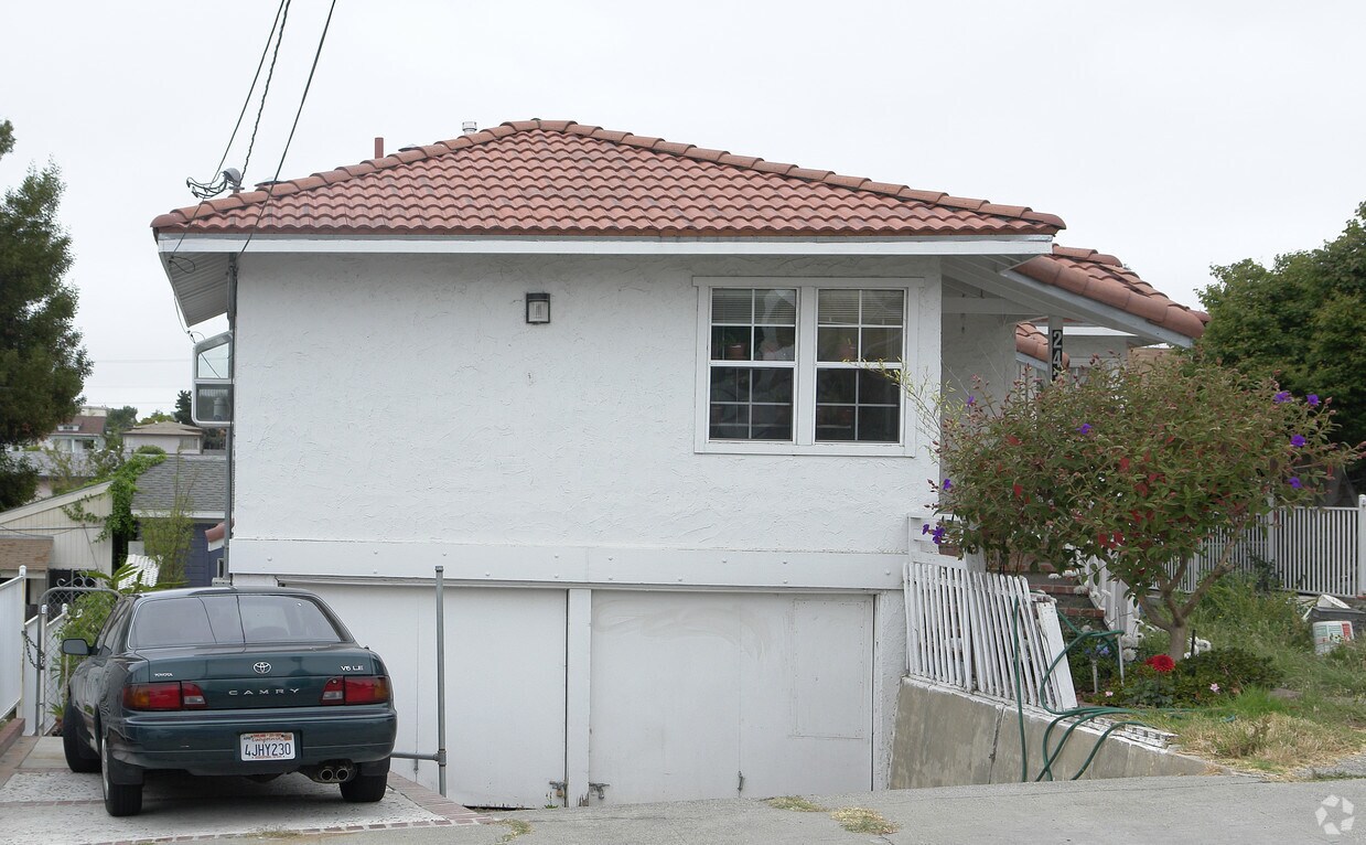 Foto del edificio - 2437-2439 21st Ave