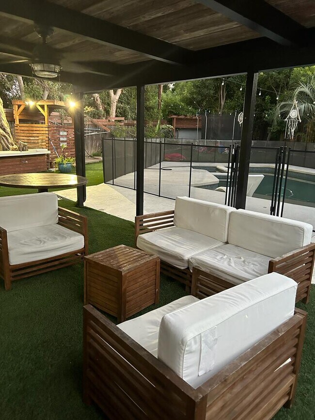Foto del edificio - 22326 Criswell St
