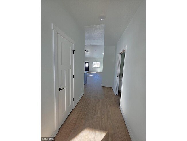 Foto del edificio - 1225-1227 Wisteria Ln