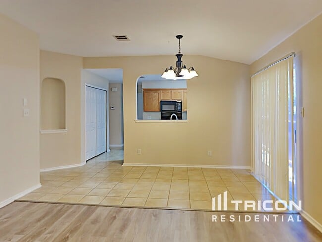 Building Photo - 1523 Hawkwolf Creek