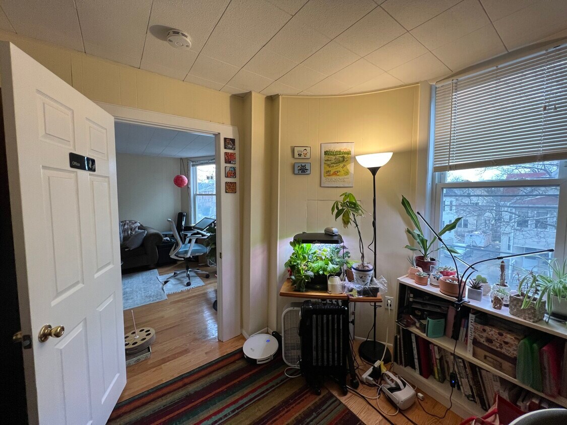 Primary Photo - 27 Cameron Ave