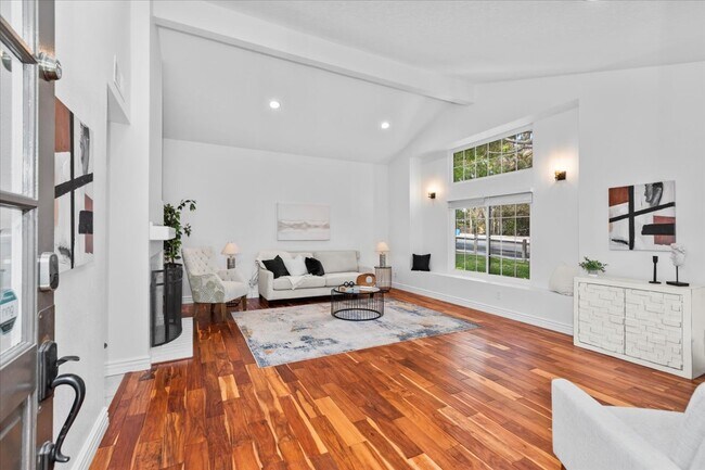 Foto del edificio - 3730 Carmel View Rd