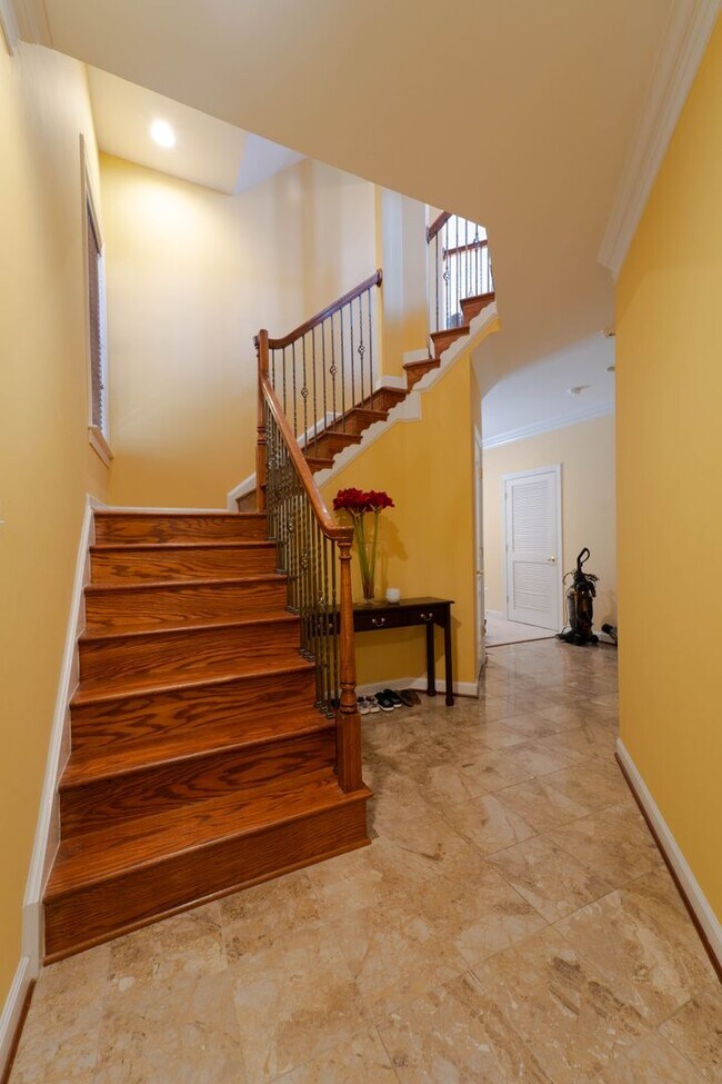 Foto del edificio - Well Appointed 3 Bedroom 3.5 Bath Townhome...