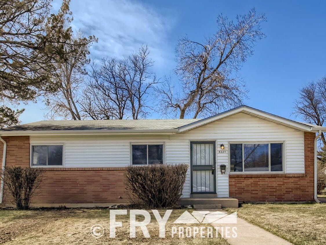 Foto principal - Renovated Harvey Park home