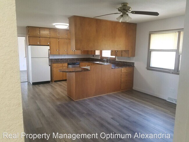 Building Photo - 4 br, 2 bath House - 623 Oak St