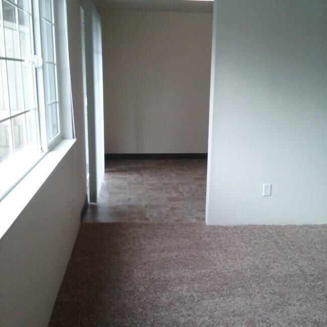 Building Photo - 3013 Borst Ave