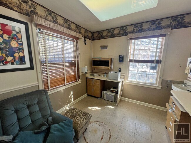 Foto del edificio - Medical Office available in New Dorp!