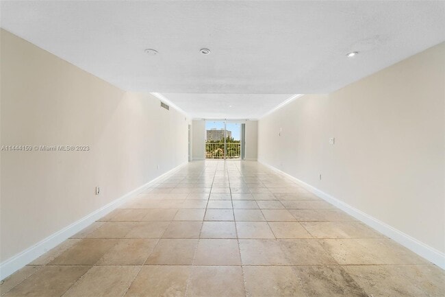 Foto del edificio - 9721 E Bay Harbor Dr