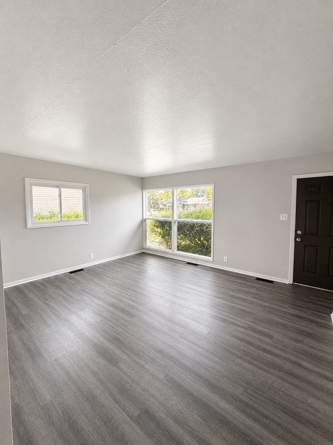 Building Photo - beautiful 3 bedroom 1 bathroom House