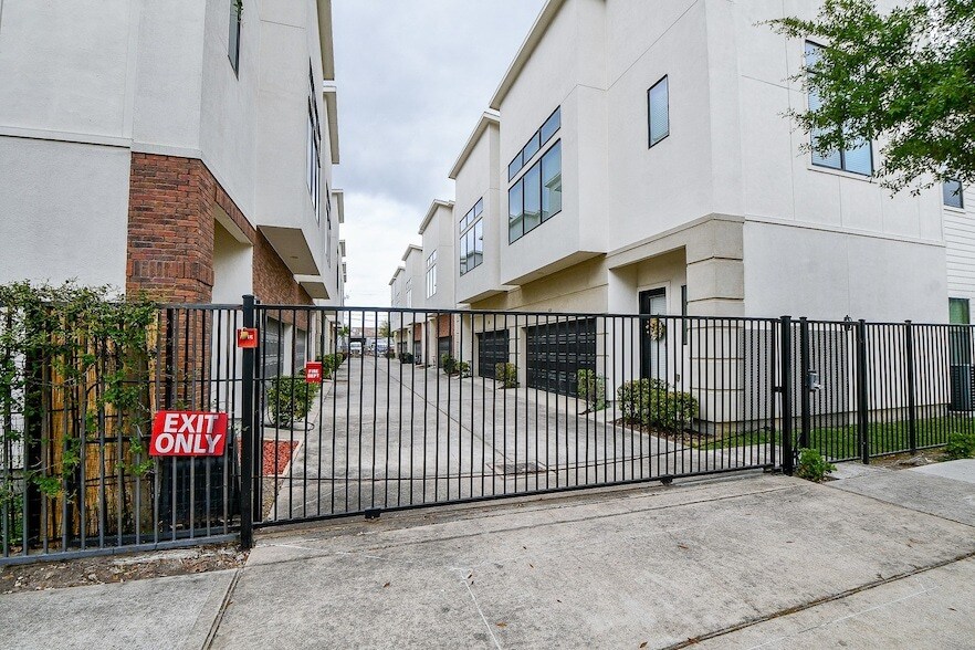 Foto principal - 70 N Hutcheson St