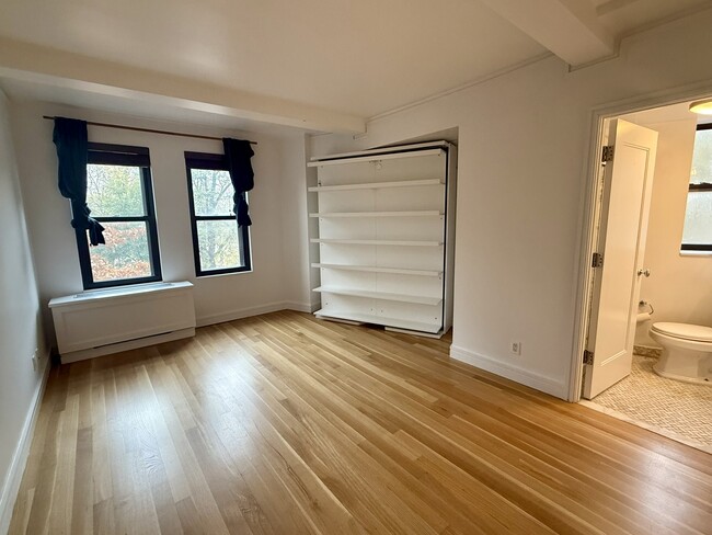 Building Photo - 230 Riverside Dr