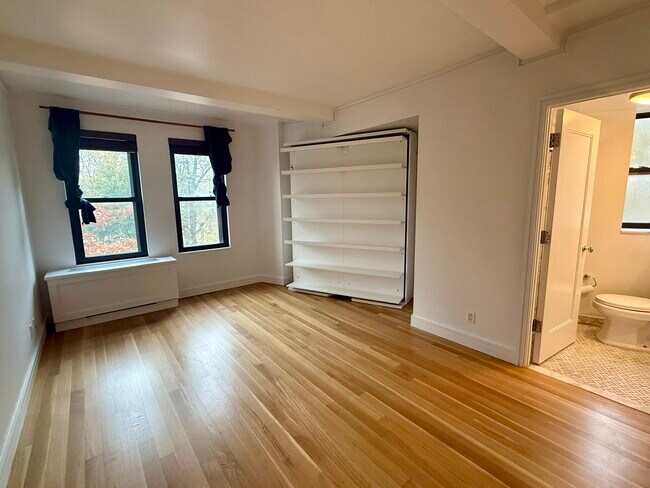 Foto del edificio - 230 Riverside Dr