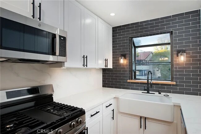 Foto del edificio - 18028 Saratoga Way