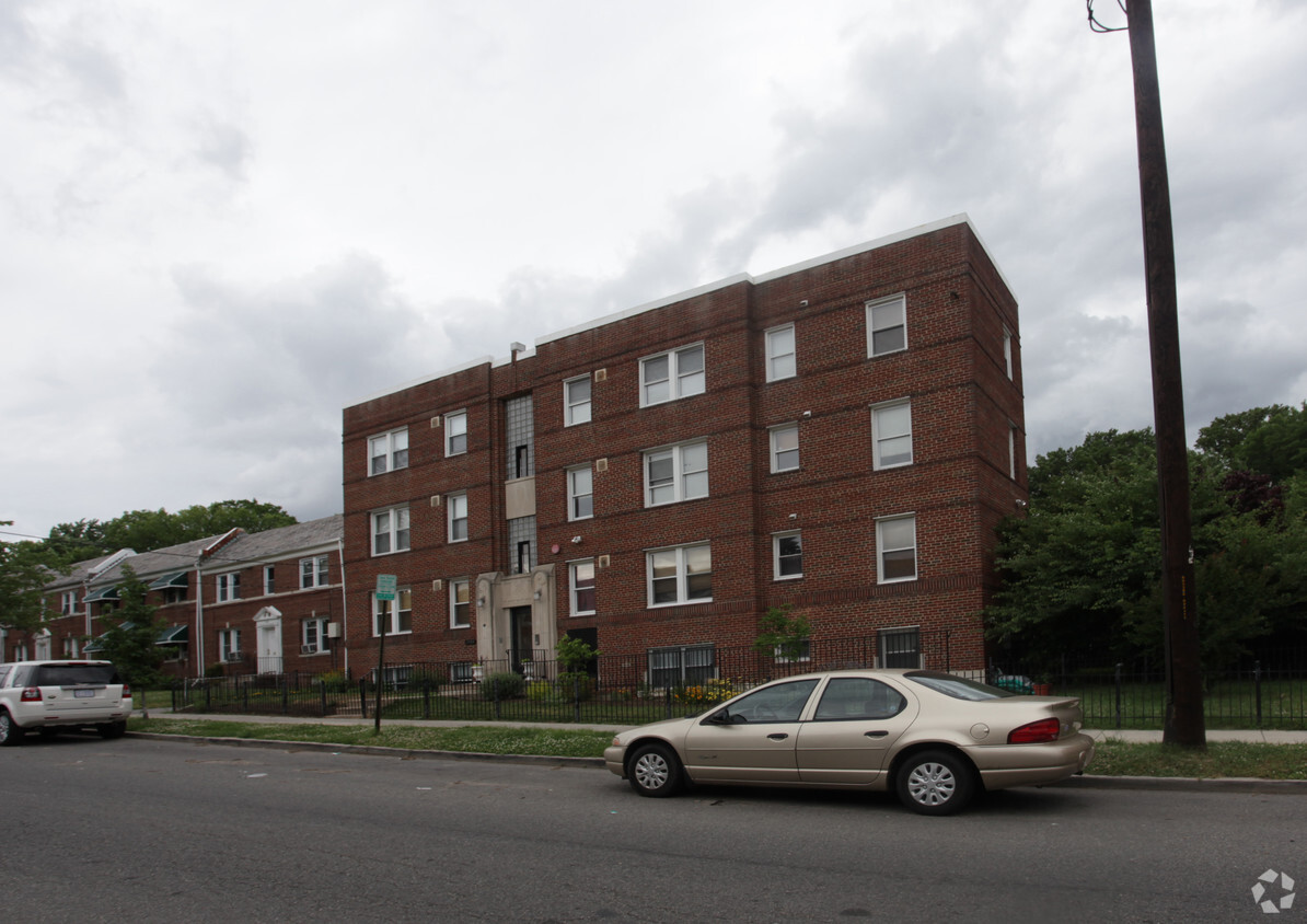 Foto del edificio - Brentwood Square Condominiums