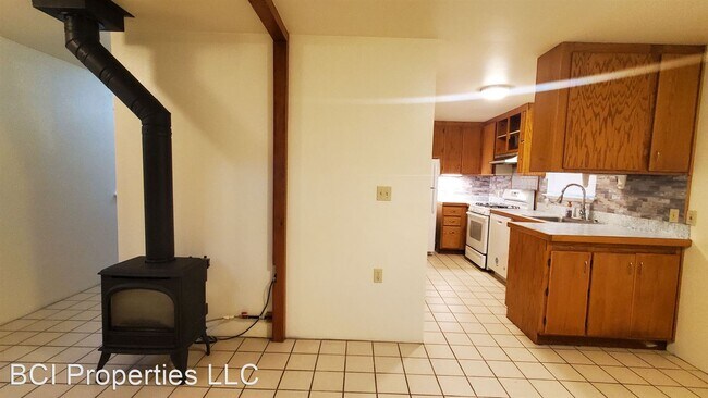 Foto del edificio - 2 br, 1 bath House - 5246 Yearley Dr NE