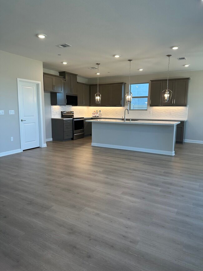 Building Photo - 2055 Woolem Pl