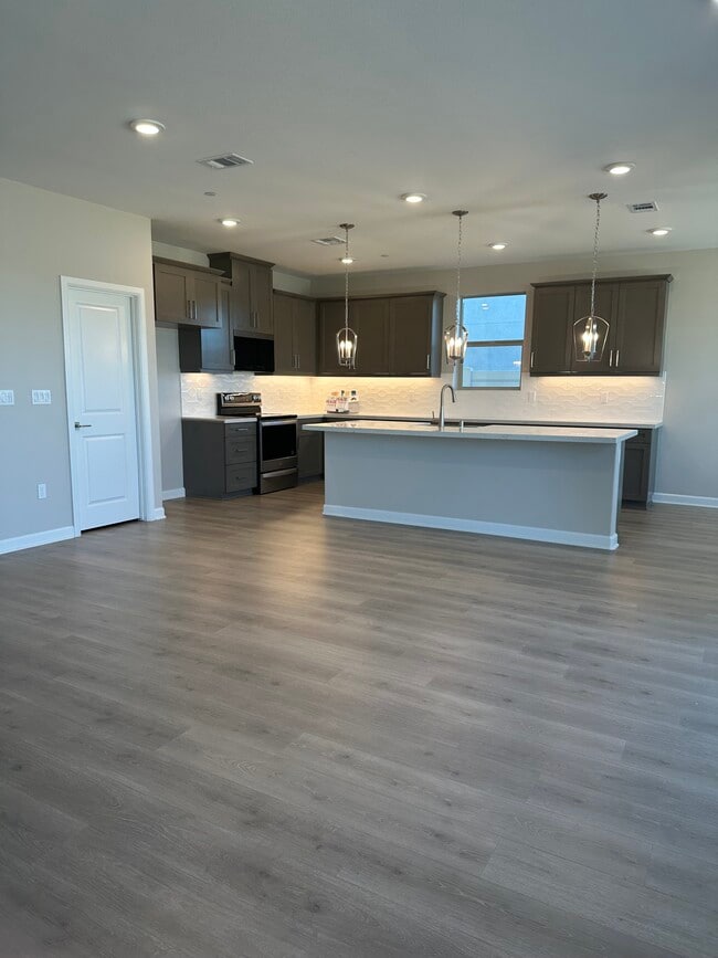 Foto del edificio - 2055 Woolem Pl