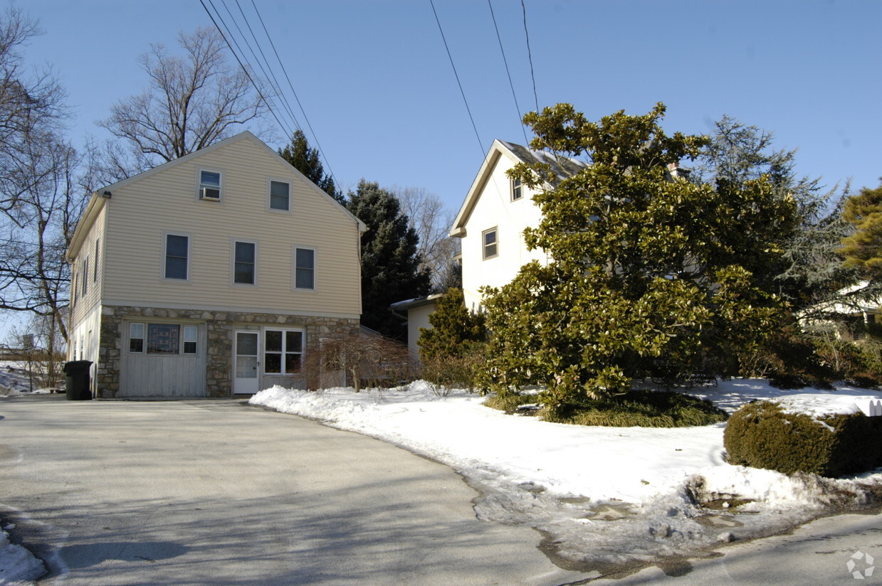 Building Photo - Malvern Courts Inc