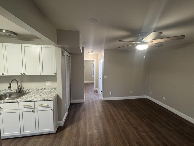 Photo - 100 S Lewis St Apartment