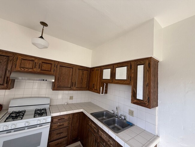Foto del edificio - 5942 Willoughby Ave