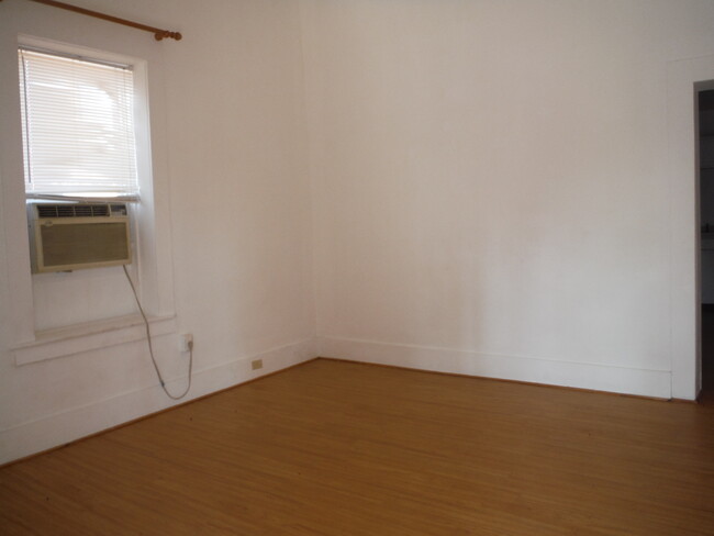 Building Photo - 48 S Kerkes St
