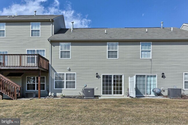 Building Photo - 106 Hawk Ct