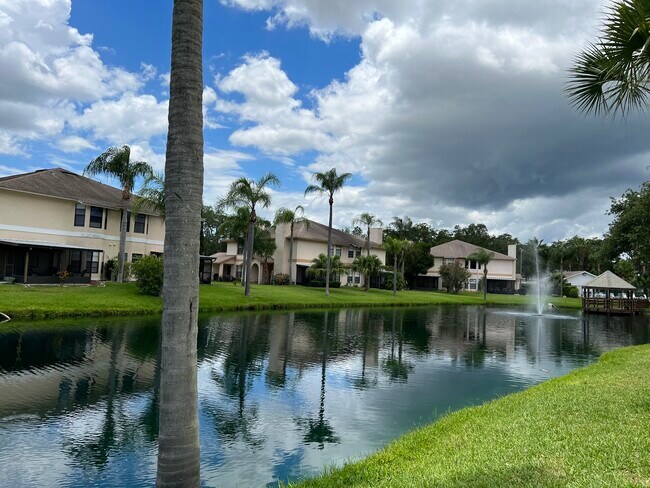 Foto del edificio - 40 Emerald Bay Dr