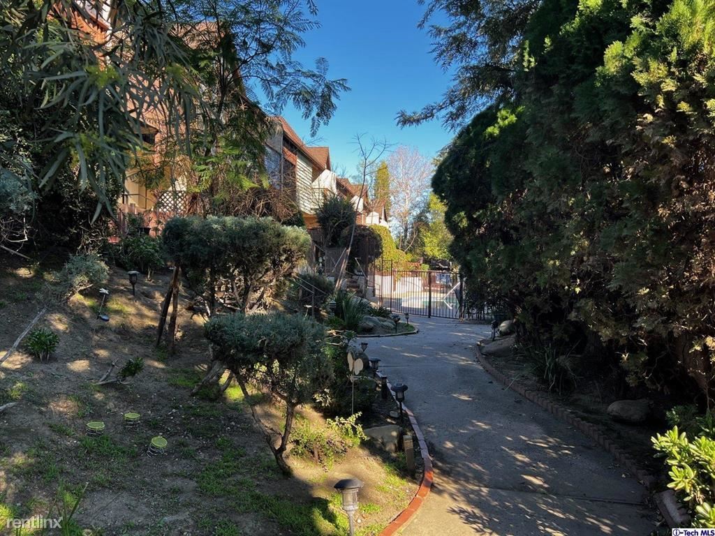 9350 Moonbeam Ave Unit 11, Los Angeles, CA 91402 Condo for Rent in Los Angeles, CA