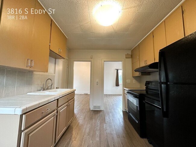 Building Photo - South Seattle - 3 Bedroom - 2 Bathroom Bri...