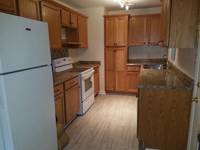 Foto del edificio - 2207 Berkshire Dr
