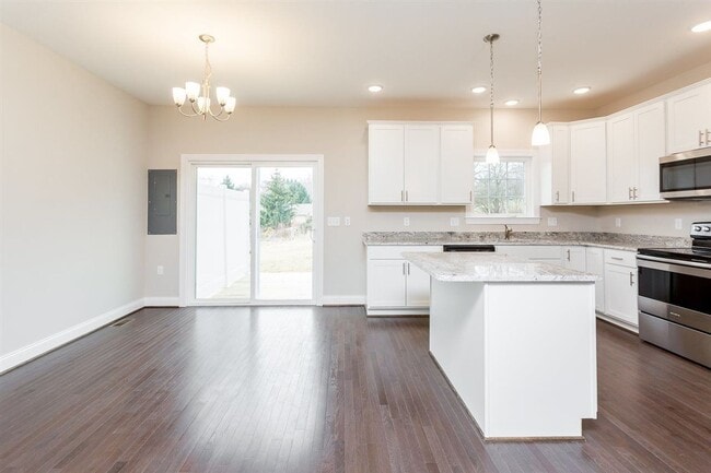 Foto del edificio - Spacious Luxury Townhome! Outstanding Location!