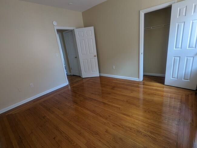 Building Photo - 310 Edgewood Ave