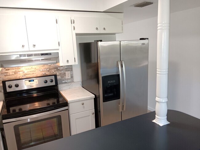 Foto del edificio - Nice, renovated one-bedroom near 4th St co...