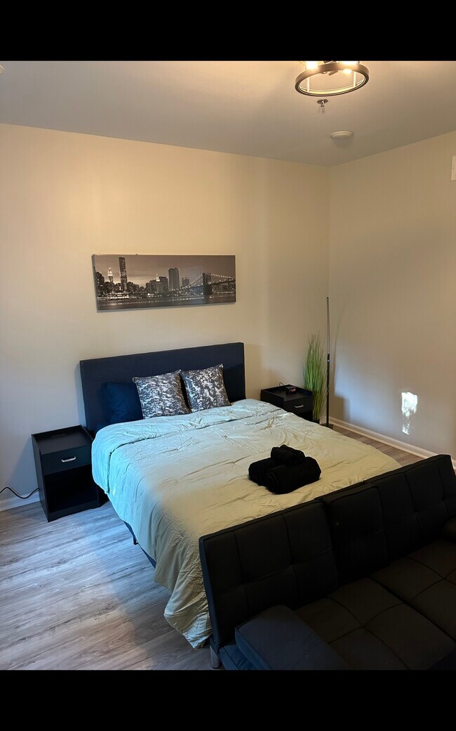 Foto del edificio - 1529 Oakview Rd
