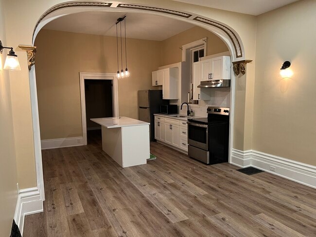 Building Photo - 36 Dumfries St