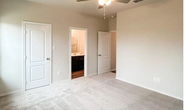 Building Photo - 989 Martin St