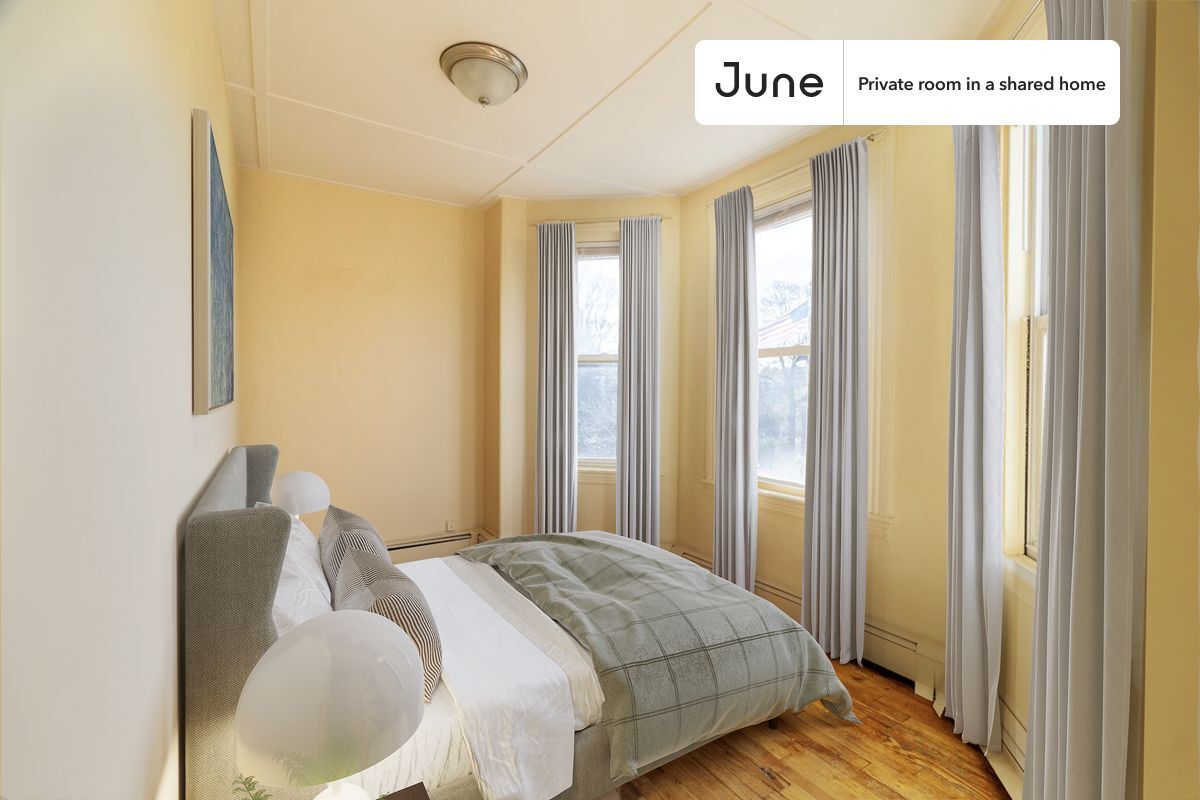 Foto principal - Private bedroom in 4 bed/1 bath Home