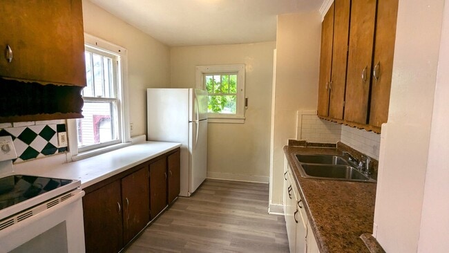 Building Photo - 1042 Ada Ave