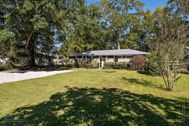 Foto del edificio - HALF-DEPOSIT SPECIAL! Updated 4 Bed 2 Bath Brick Home in West Mobile