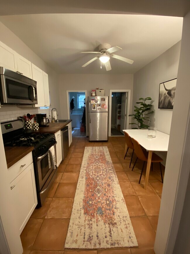 Kitchen - 3731 Midvale Ave