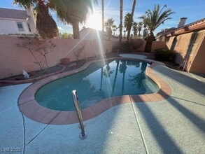 Building Photo - 9011 W Viking Rd