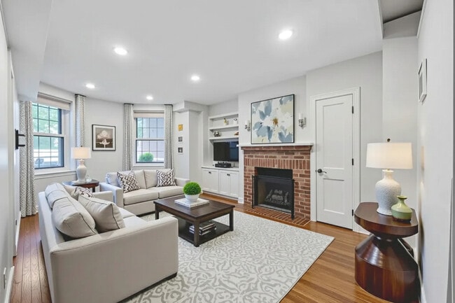 Building Photo - 354 Beacon St