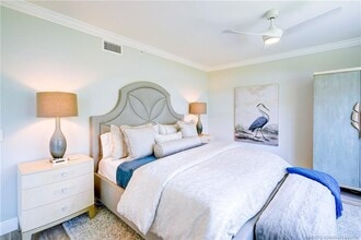 Building Photo - 5799 NE Island Cove Way