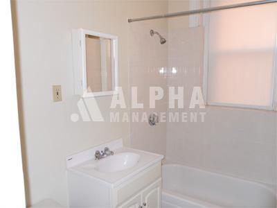 Building Photo - 136 Hemenway St