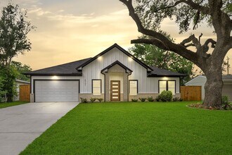 Building Photo - 5731 Belvedere Dr