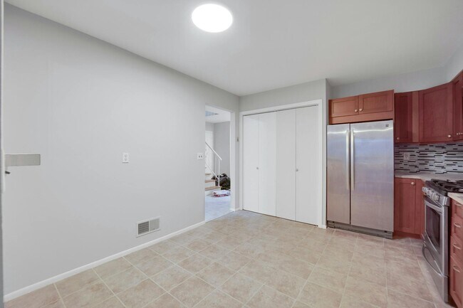 Building Photo - 57 Linwood Ave